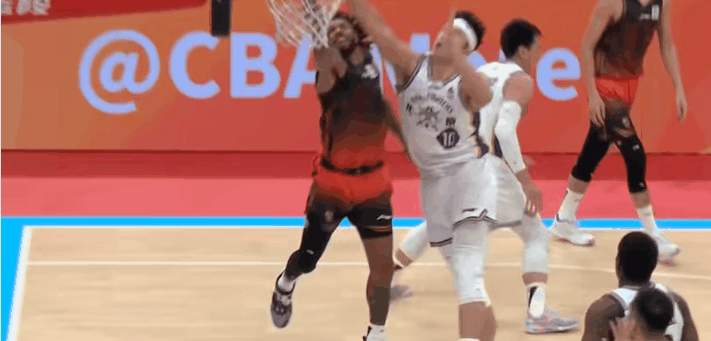 山东今天赢定了！里勒无对抗受伤，邹雨辰受伤，北控都伤完了




北控能打的都伤