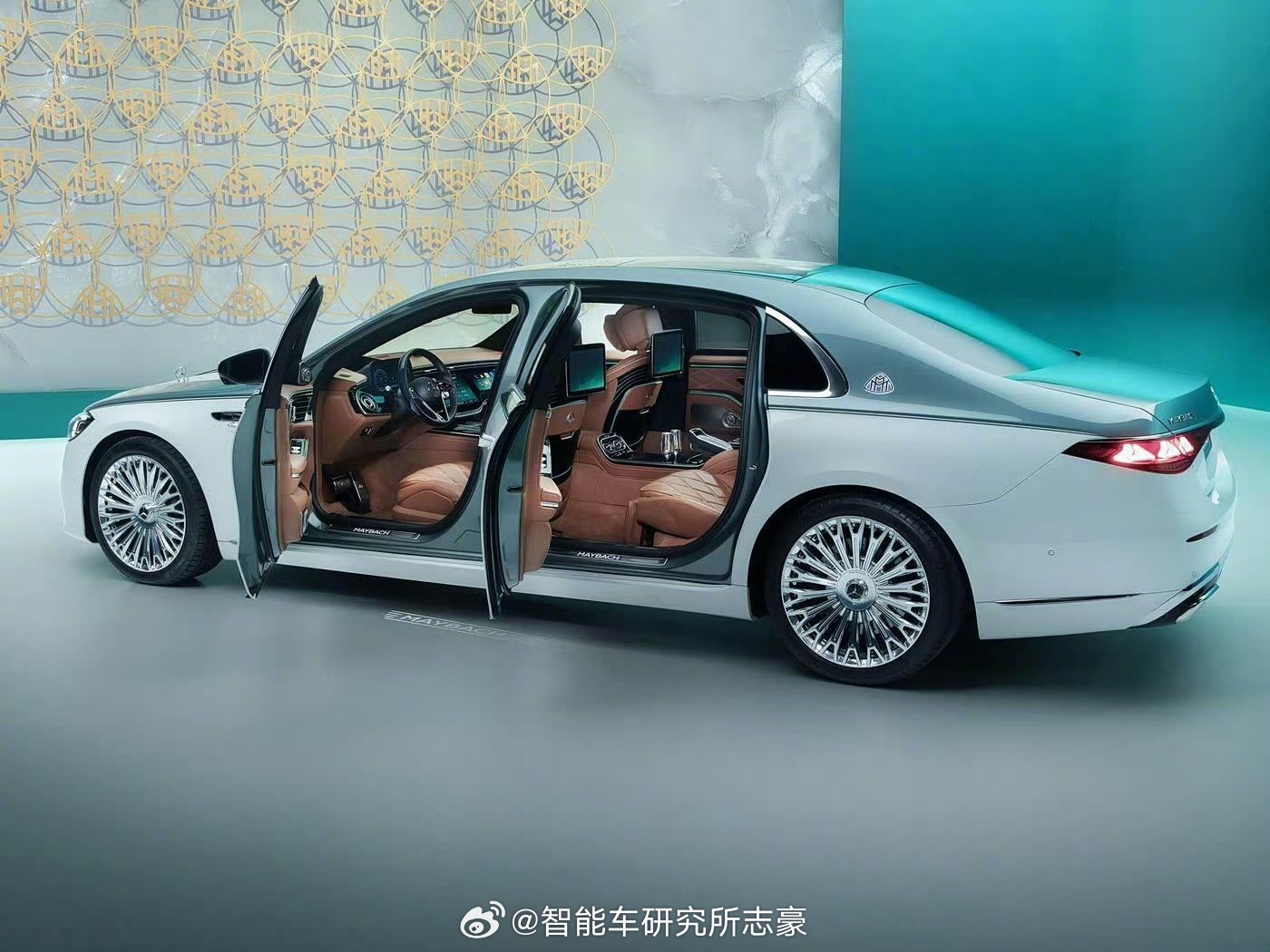 新一代迈巴赫上市了，这是同时拥有V12发动机和MMT R7大模型，城区+高速领航