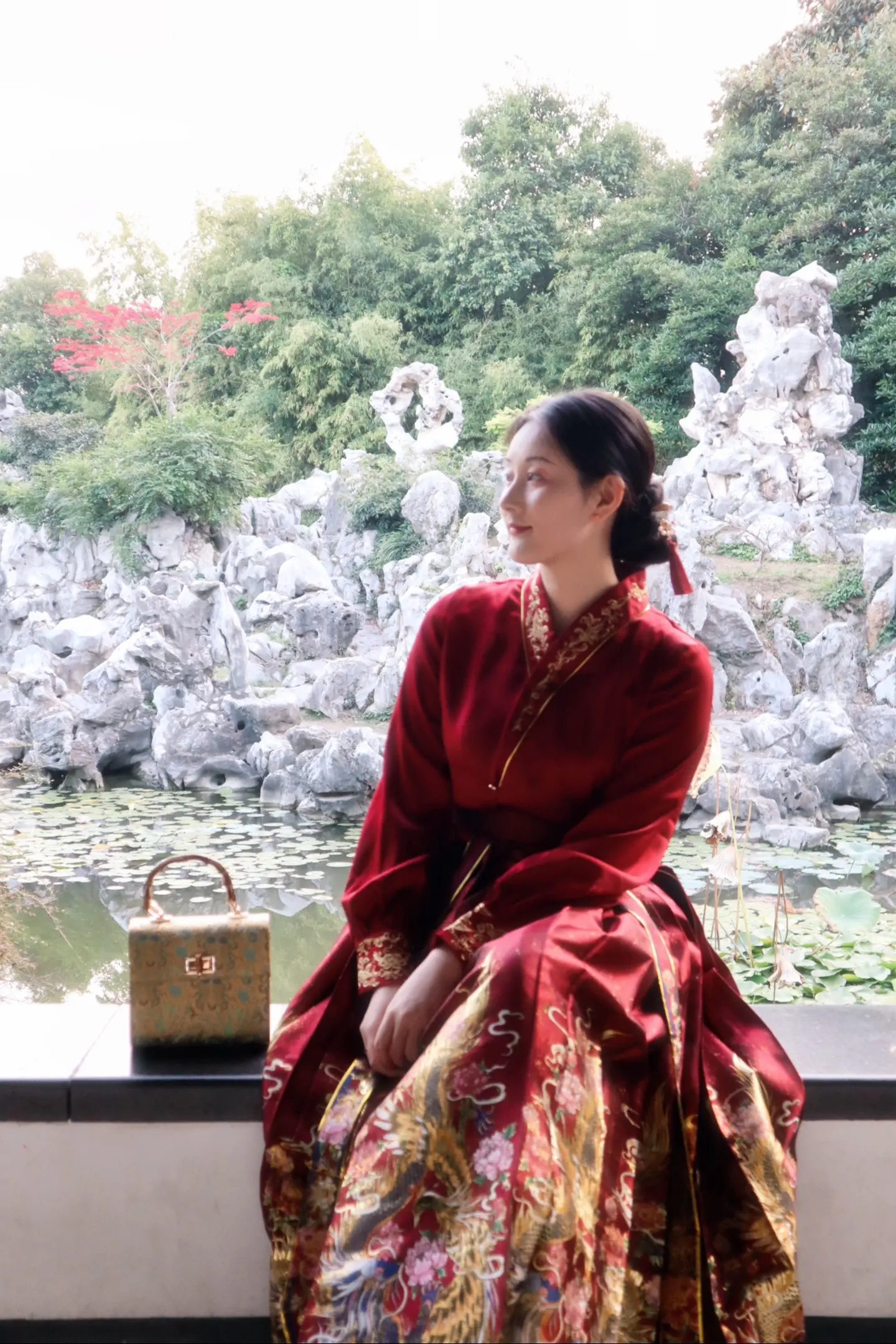 路与他人不同 何必听风动容。