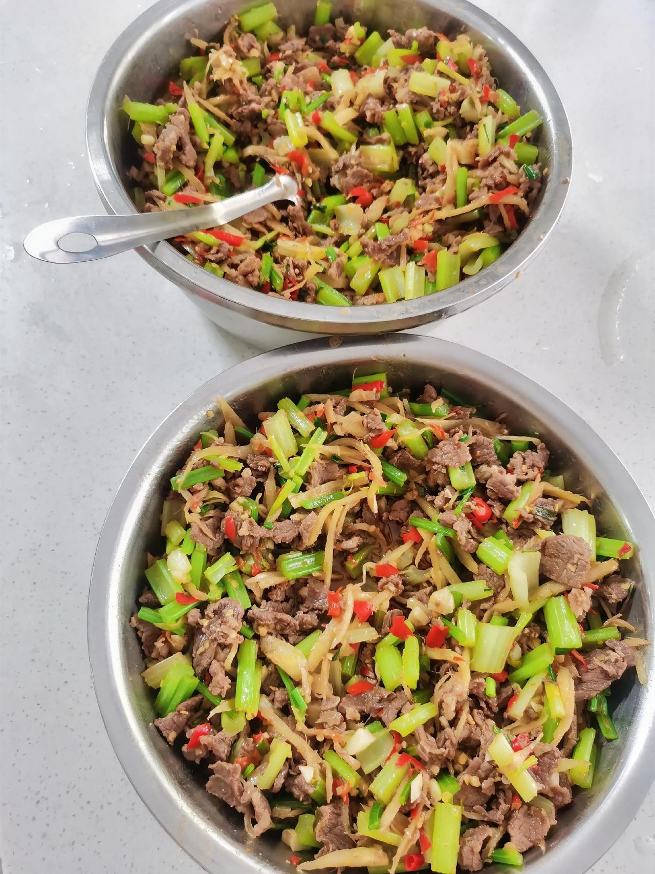 不知为什么，以前吃一顿饱饭都很奢侈，现在物质丰富得让你眼花缭乱，是不是胃已变小了