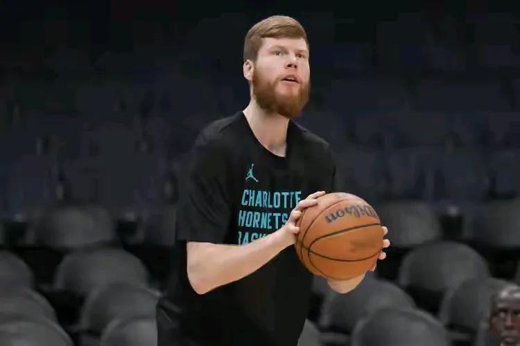 缺射手和内线吗，黄蜂裁掉雷霆旧将贝尔坦斯和波库，还不签约。
第一，黄蜂裁掉了上赛