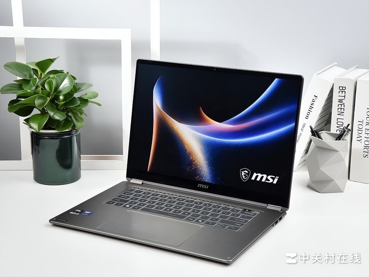 微星尊爵16 Flip AI+ 2026圖賞：360°翻轉觸屏顏值實力兼具