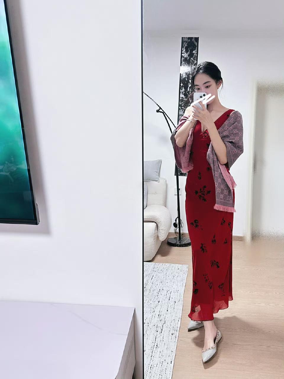 人潮拥挤的时候，突然发现，自己连个并肩走的人都没有
只有自己内心的寂寞
想我了没