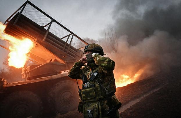 美俄峰会这出“大戏”刚预热就凉了，起初特朗普还主动给普京打去电话，兴冲冲定了匈牙