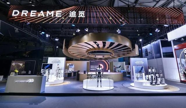 说实话，看完追觅这波从CES到春晚的旅程，心里挺暖的。

以前总觉得高科技离我们