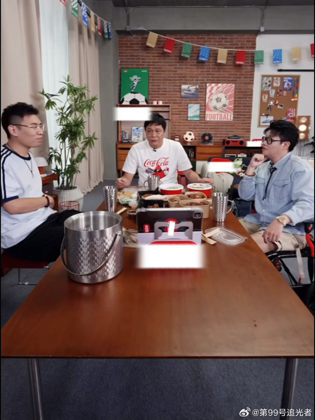 范志毅给哈兰德讲球范大将军的解读也是相当的细致了，不仅有专业的解说还频频爆梗，整