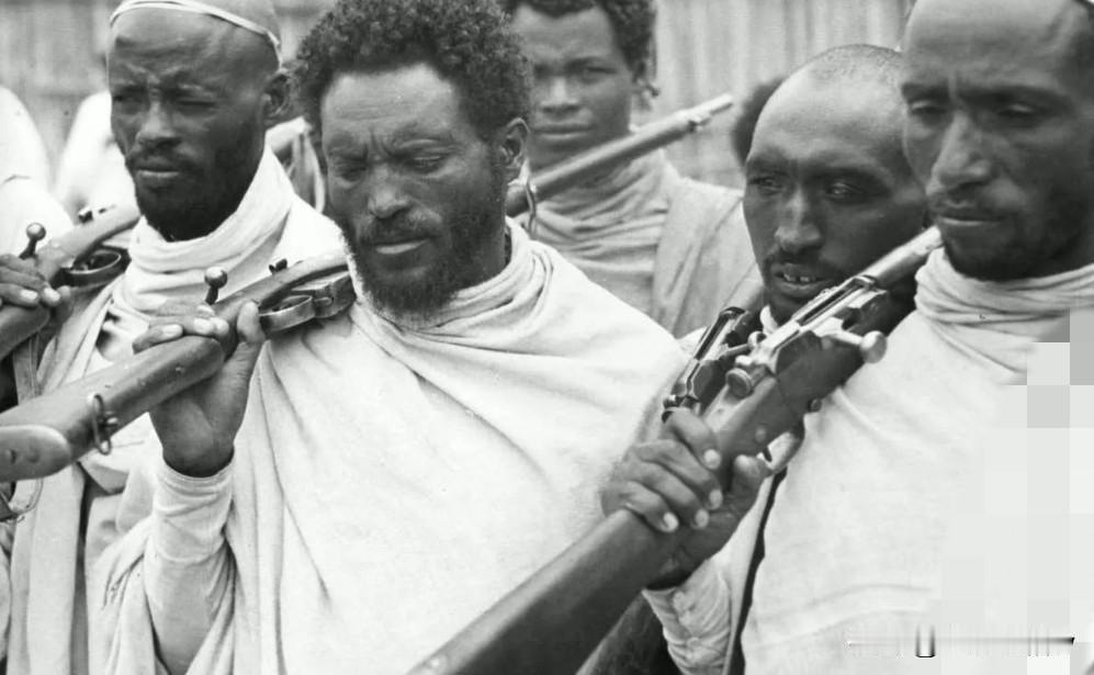 936年7月4日，国联决定取消因为墨索里尼罗马入侵亚迪斯亚贝巴而对墨索里尼进行的