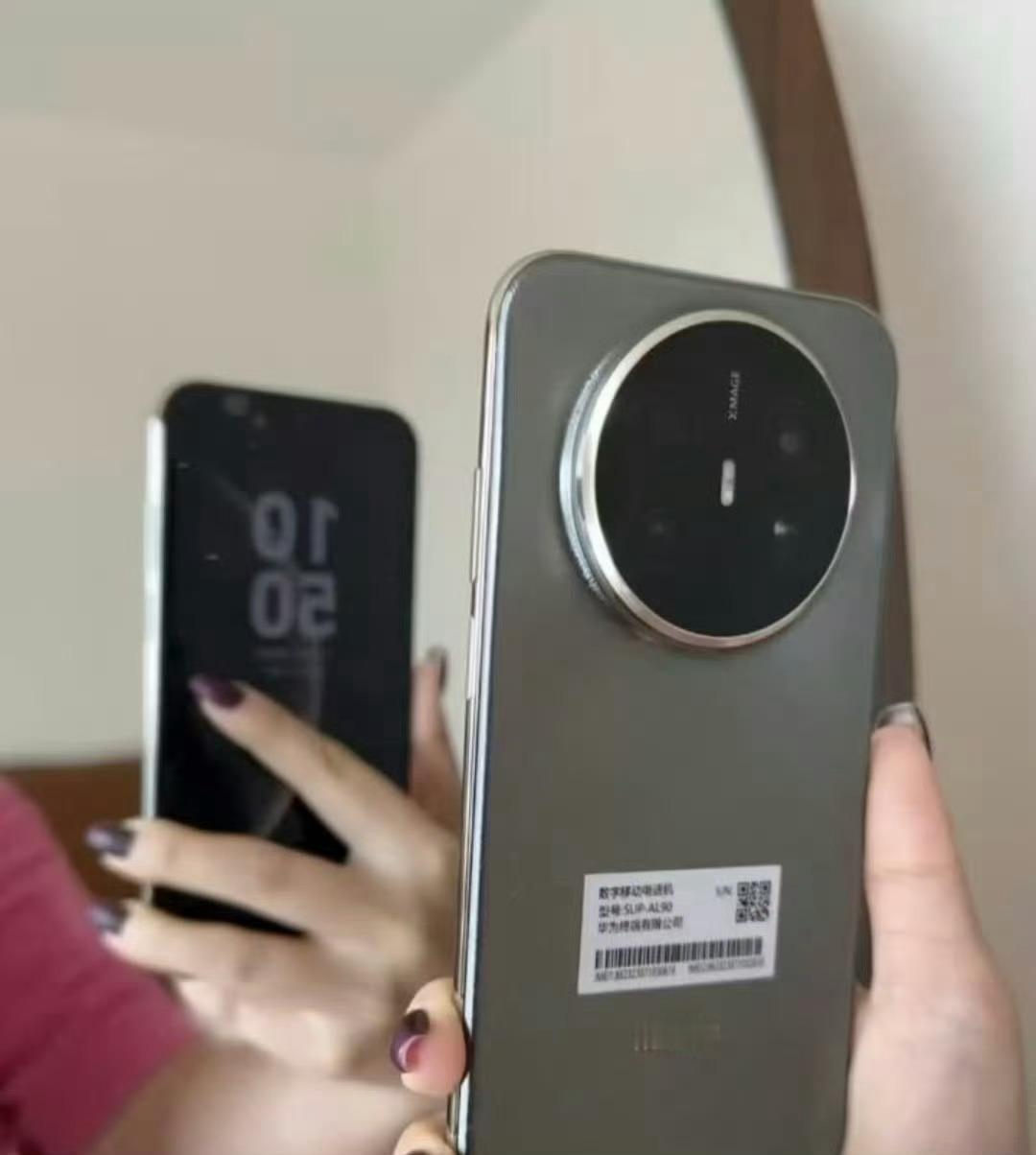 华为Mate70Air真机曝光 刺激，想拿来和 iPhone Air 一决高下。