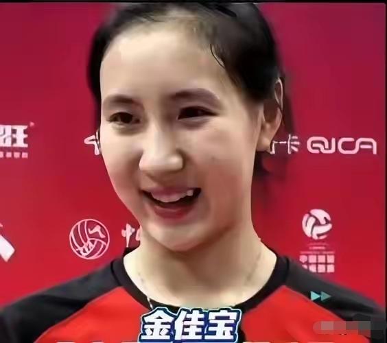 女排新生代八匹骏马，蓄力托起队伍未来。
如今中国女排队内蛰伏着八位二十岁上下的年