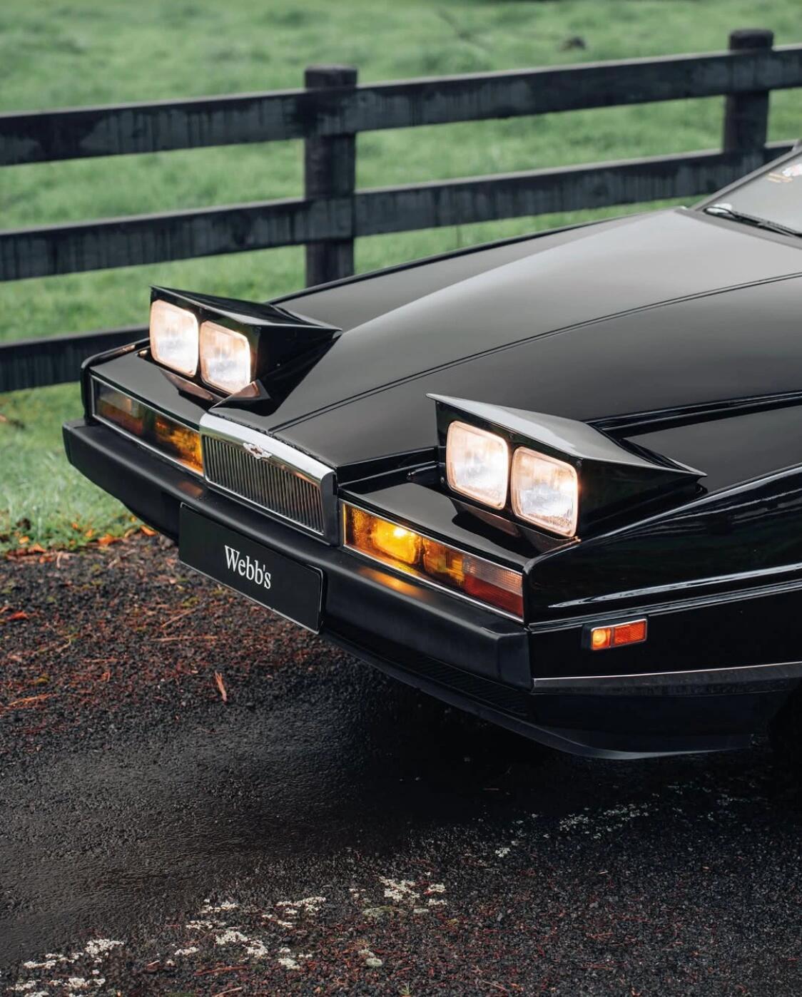 1976 Aston Martin Lagonda，是阿斯顿·马丁在1974年至