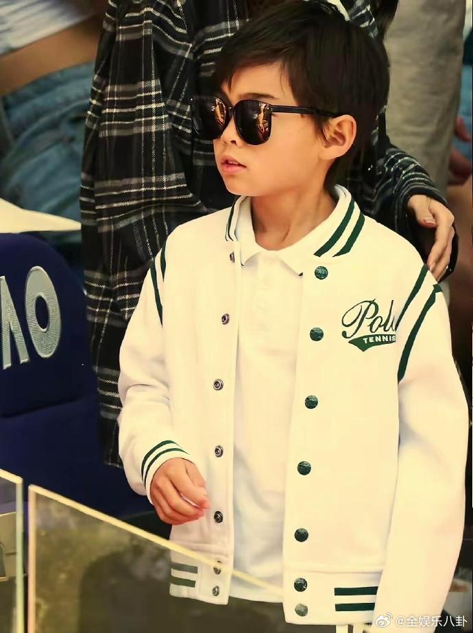 周杰伦儿子长得好像苏醒离谱又好笑！周杰伦儿子居然撞脸苏醒，这基因是不是串台了，越