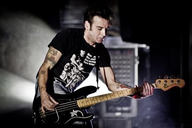 今天是The Cure贝斯手Simon Gallup的66岁生日🎂（1960.