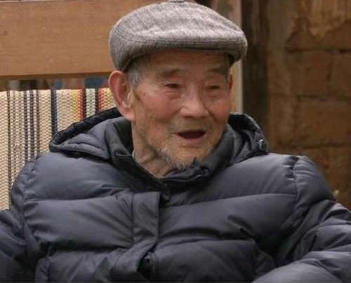 杨舒，云南楚雄市牟定县，中国远征军老兵。
一生颇具传奇，入伍后乘飞机到印度受训学
