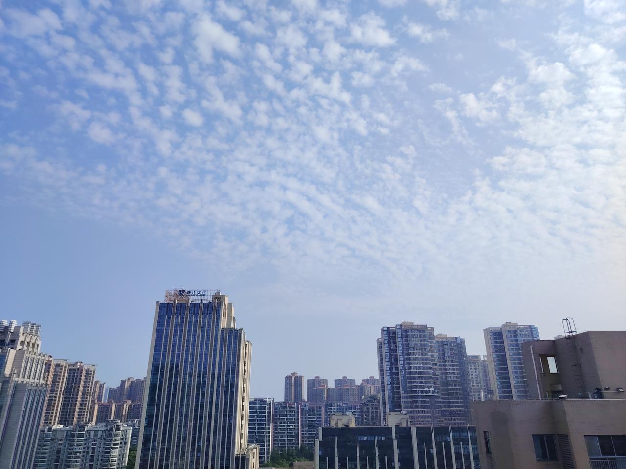 可以发下你拍的蓝天白云照片吗