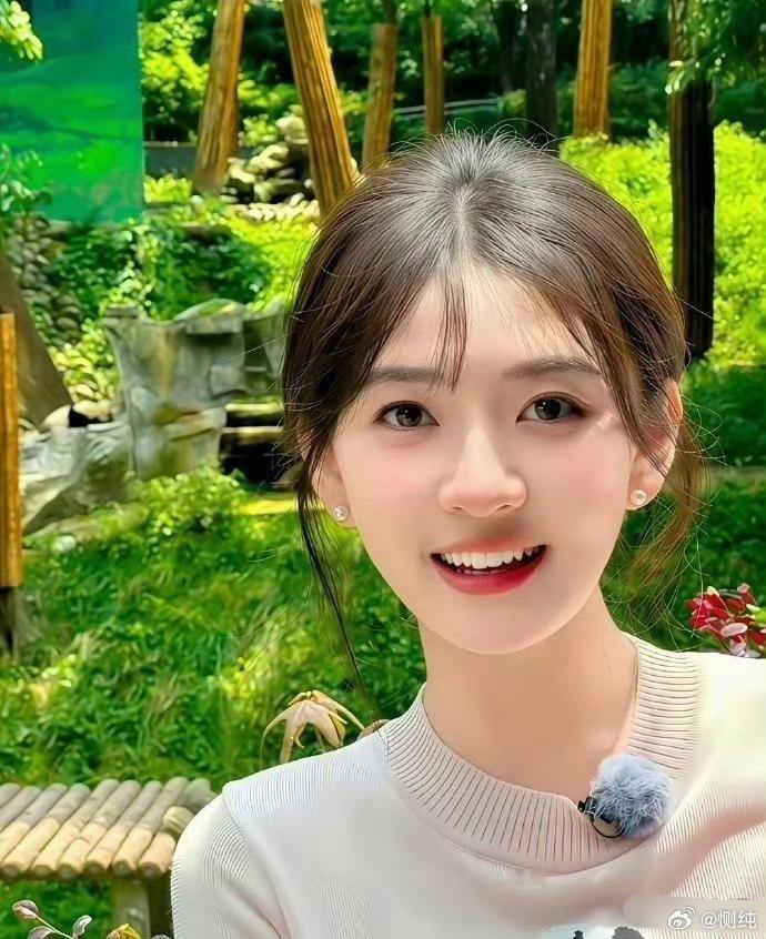 果然美男眼里没有美女啊！这是竟然是陈哲远和杨迪用同一个设备拍的梁洁。