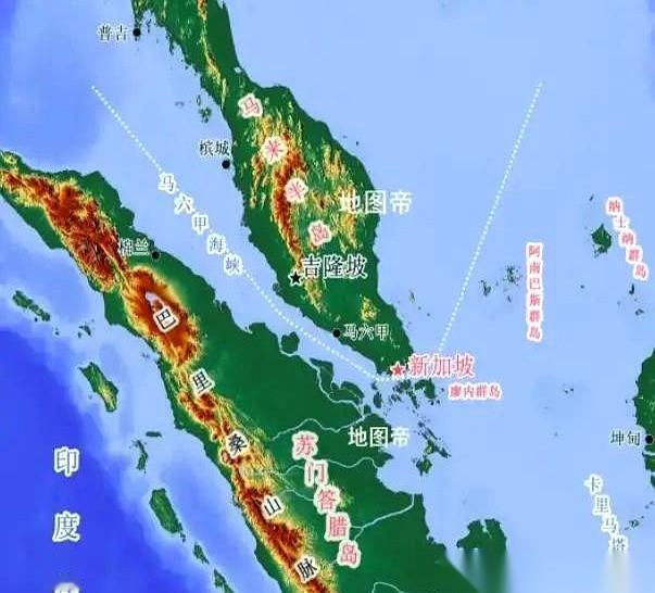 你知道那种躺着收钱收到手软的感觉吗？
新加坡就懂。
靠着马六甲海峡这个“世界十字