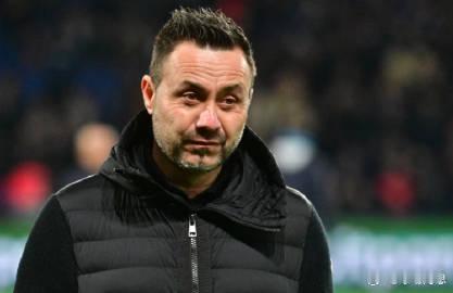 德泽尔比出任热刺主帅遭到了一些球迷组织的反对，因为德泽尔比曾对格林伍德发表过相关