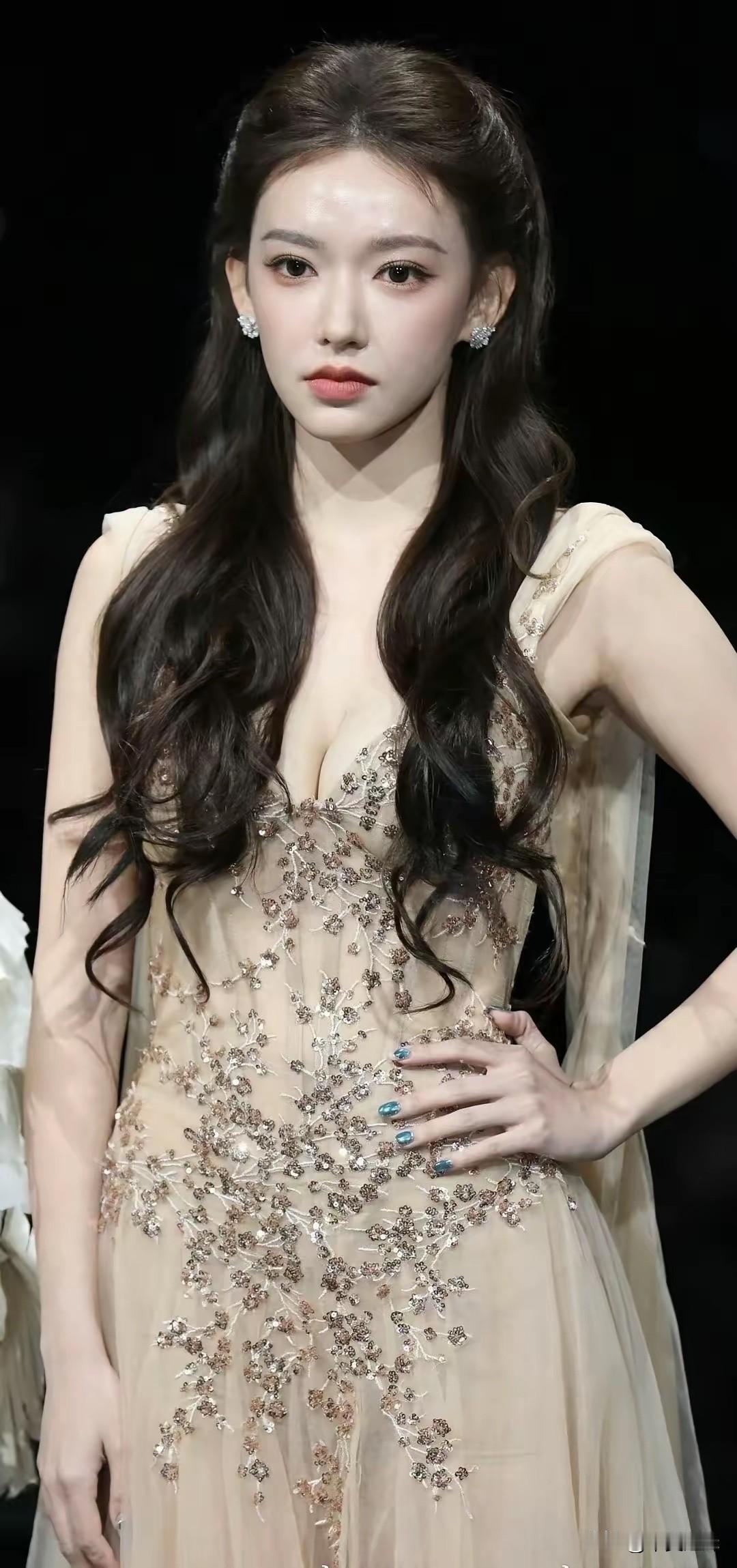 这样的女孩究竟谁在谈这样一个美女 敢要彩礼的女孩 对吗型美女 随意的女孩子 高轶