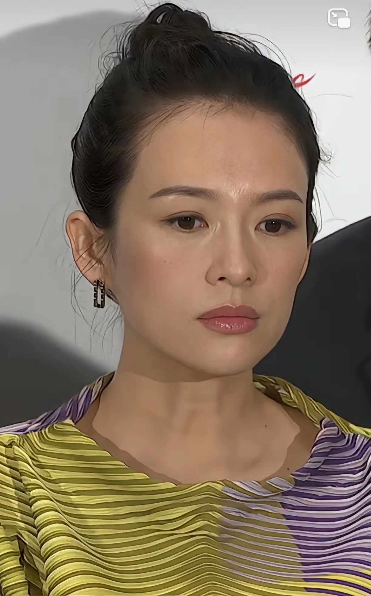 还是以前的章子怡好看，美的自然，现在的章子怡美的有点不自然了 