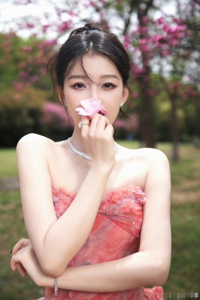孙怡张予曦 漏风军大衣和温暖小棉袄张予曦和妈妈学裱花的样子太有爱了！温暖小棉袄时