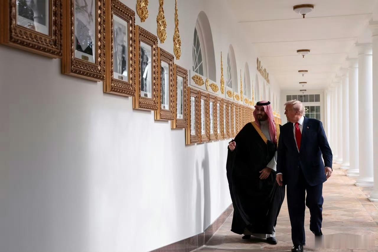 沙特王储造访白宫，记者追问卡舒吉案。特朗普首先说卡舒吉是很多人不喜欢的极具争议之