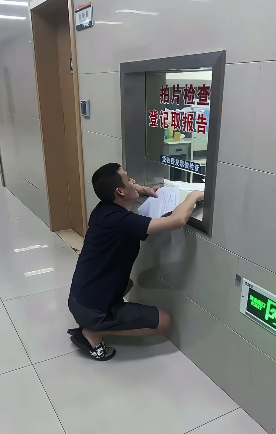 《人民的正义》中的信访接待窗口怎么出现在这家医院了？