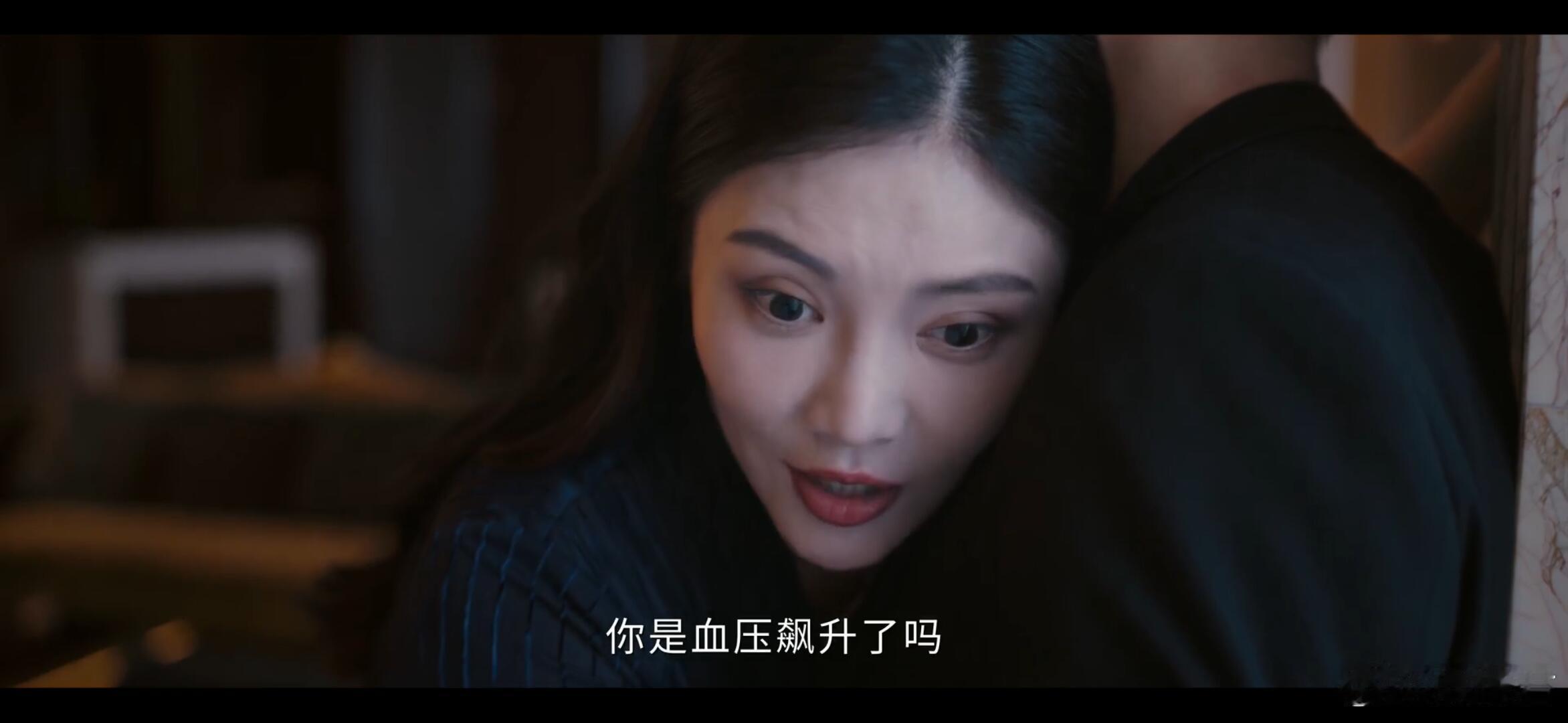徐冬冬误闯喜剧人赛道 救命，徐冬冬在《低智商犯罪》里的喜剧表现太绝了，笑点密集，