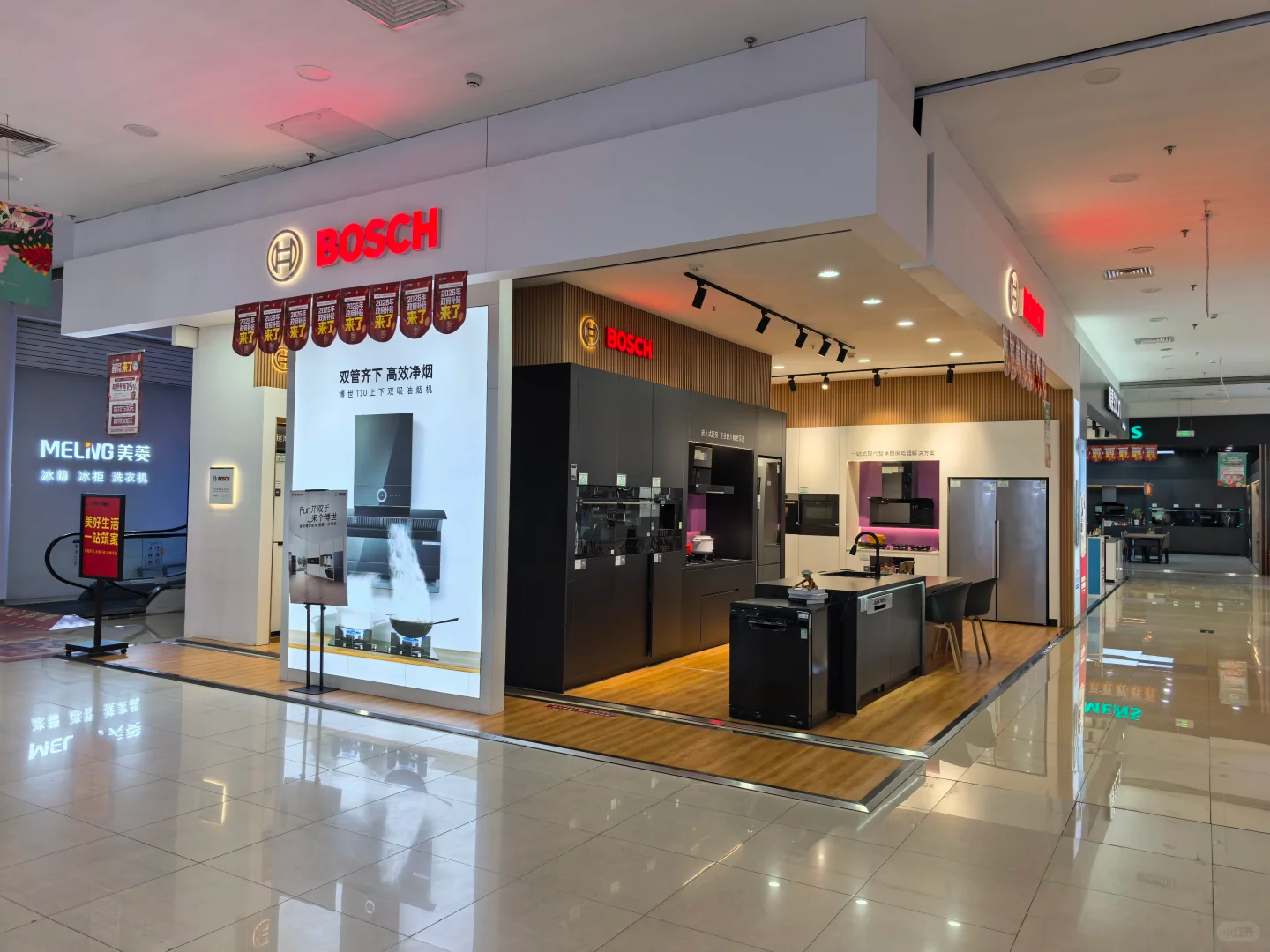 线上线下买家电差别有多大数码闲聊站  线下门店可以联动全屋家电搭配选购，适合全屋