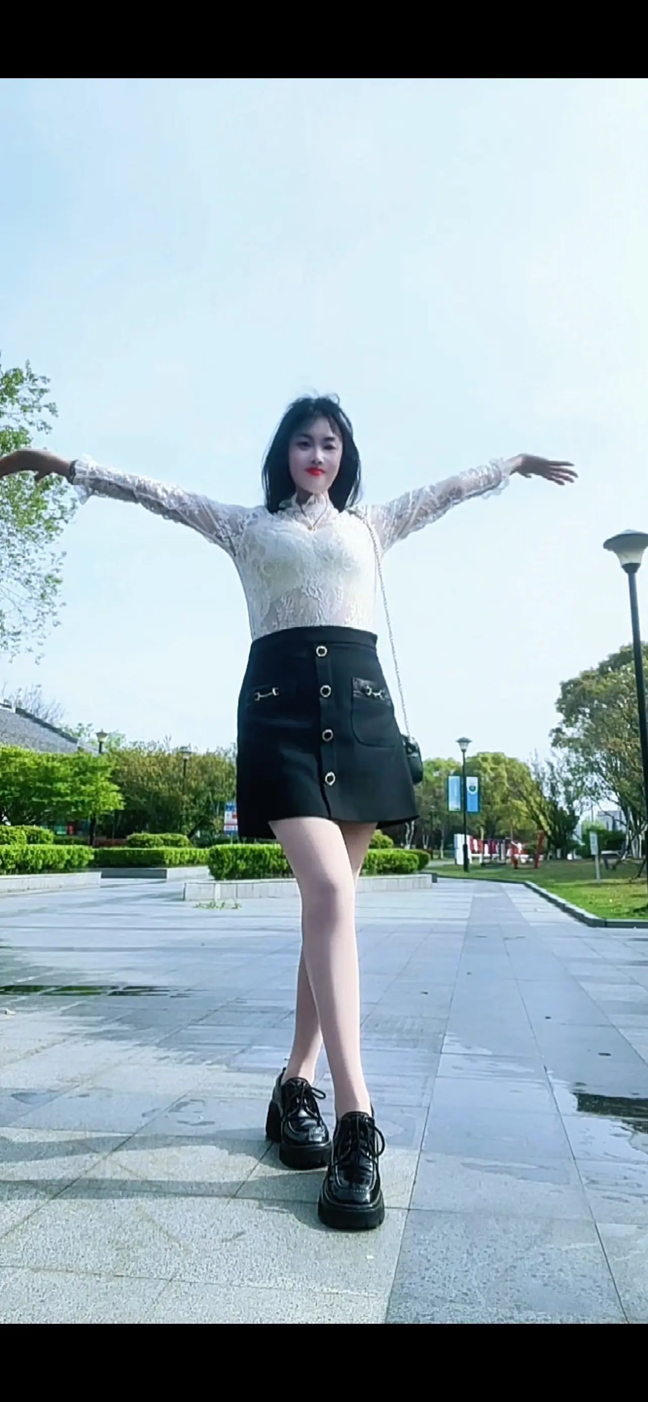 我的解压方式，沉默，不说话，不交际，看看，听听音乐，这就是我最低成本的快乐。