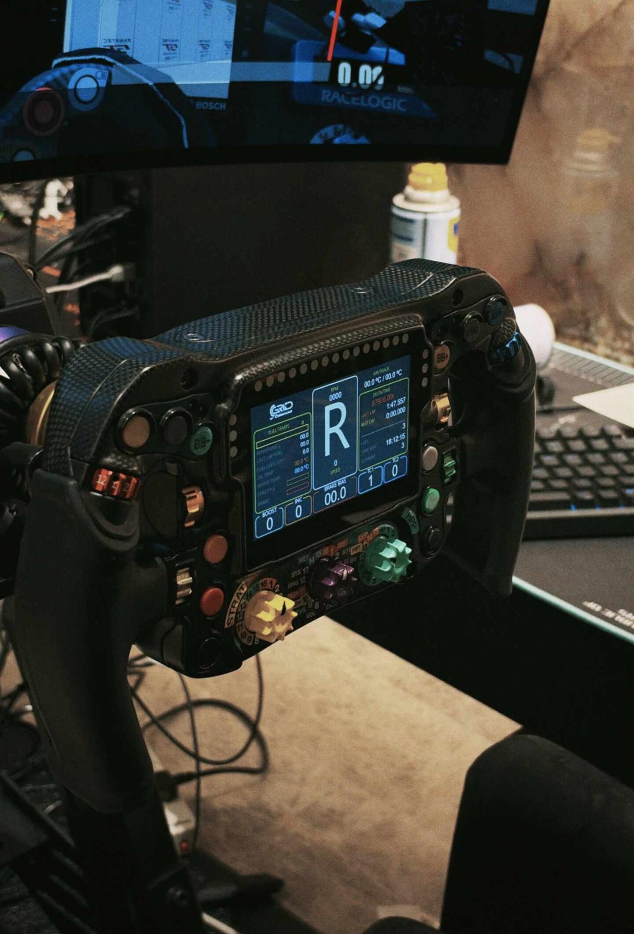 Simlab
Simlab Mercedes f1 盘
可以的，就是拨片不戴手套