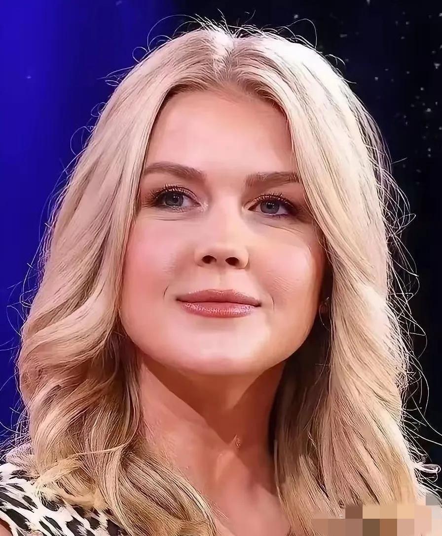 4月26日，美国白宫新闻秘书莱维特正式宣布：在白宫记者协会晚宴上，枪手的目标就是