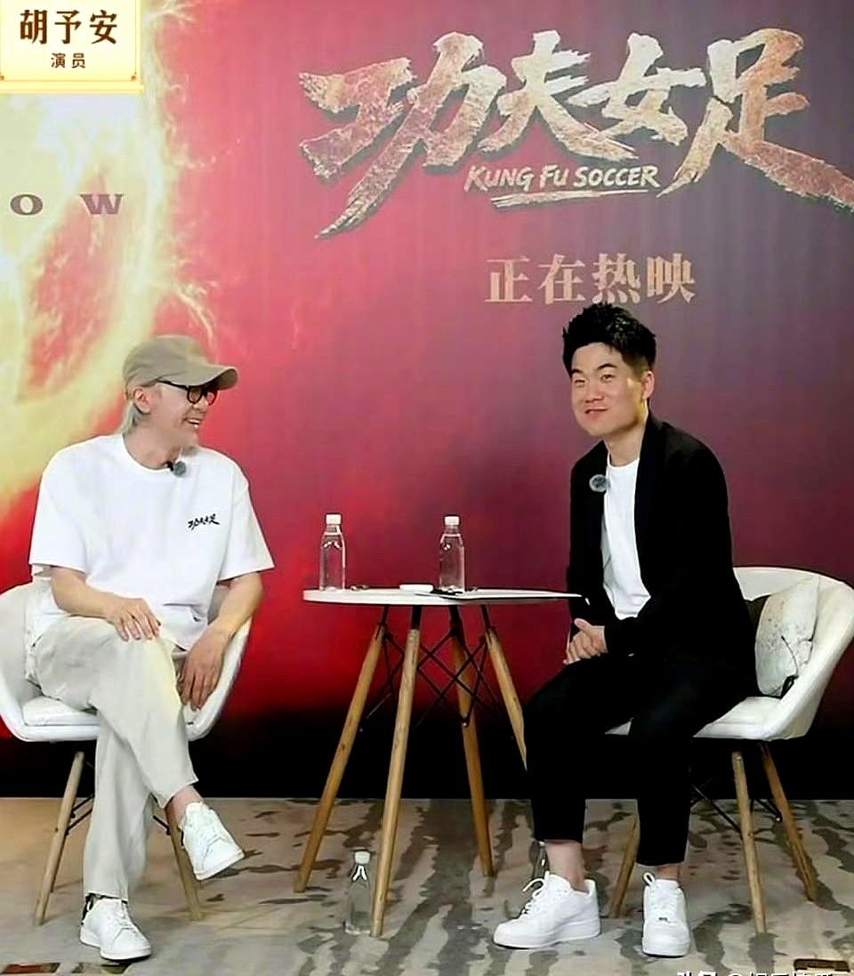 刚刷到董宇辉和周星驰那场直播，整个人是又好笑又窒息的。
星爷带着林子聪、丧彪来，