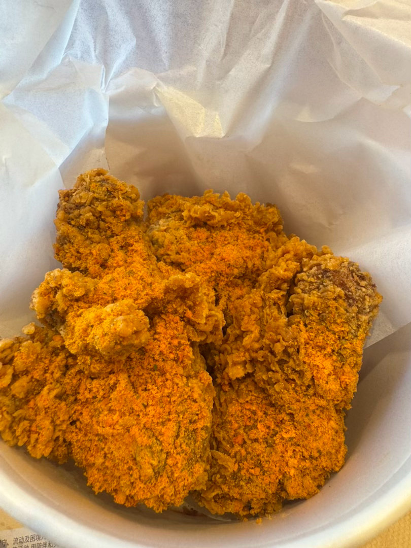 卧槽！！！我在肯德基……吃着吃着刷着微博有人叫我：小竹子！吓我一跳，一看是房东[