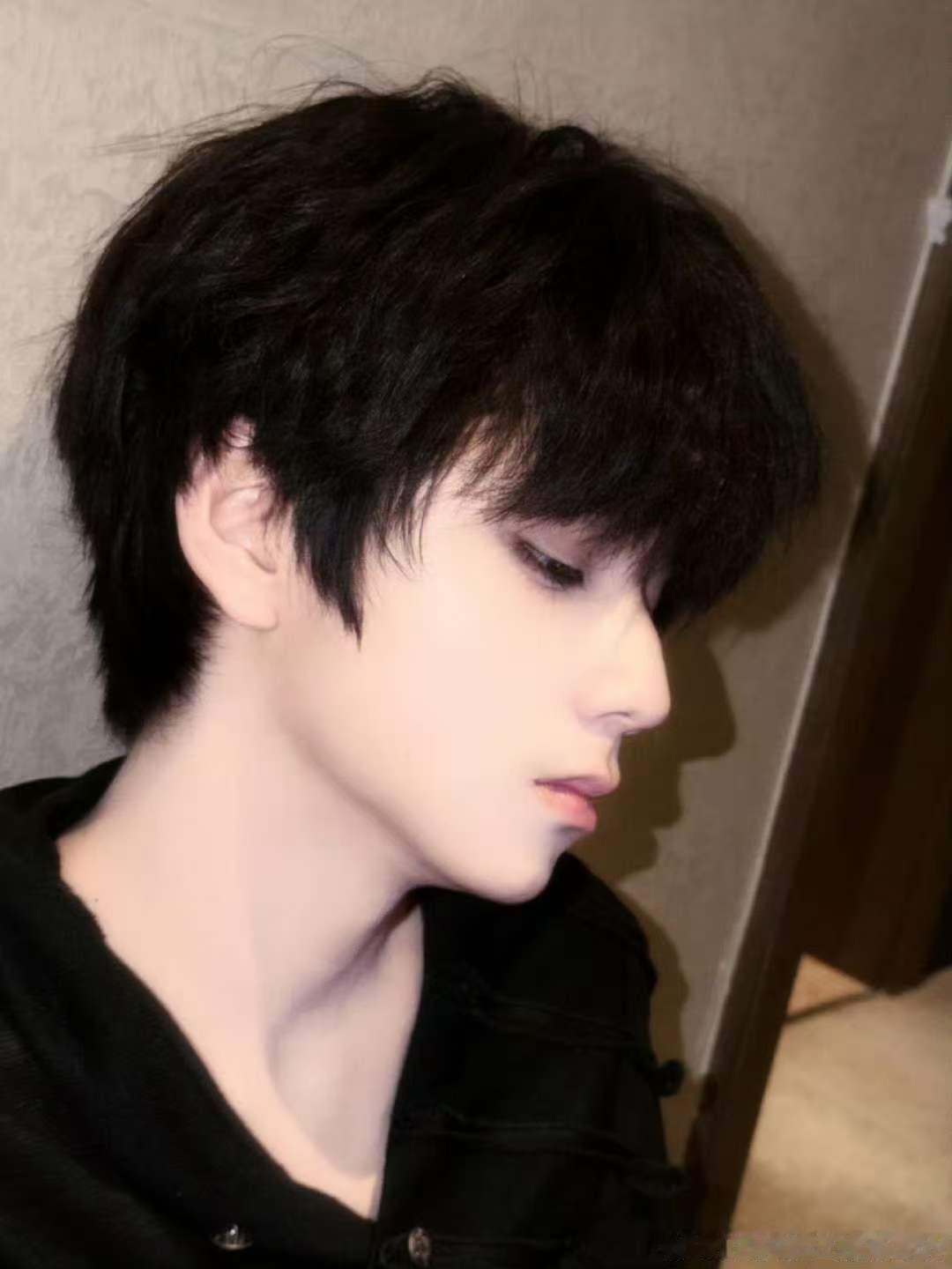 左奇函陈奕恒王橹杰去打耳洞的店左奇函陈奕恒王橹杰打耳洞 救命！左奇函陈奕恒王橹杰