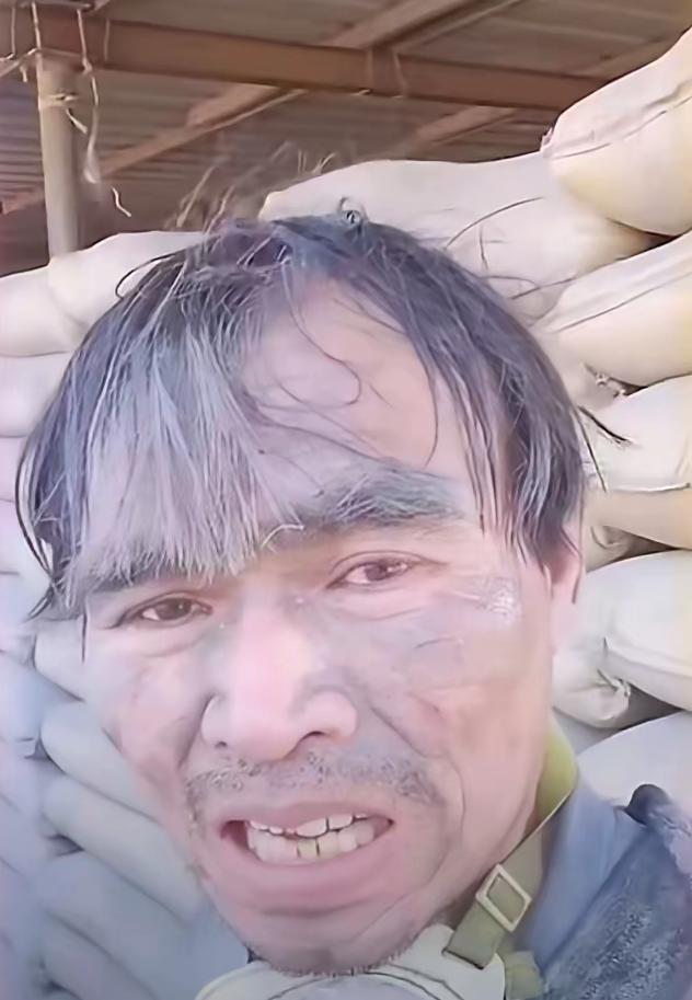 女子找人背水泥，对方要价一袋6元，她还价到5元。谁知到了装修现场，女子潸然泪下说