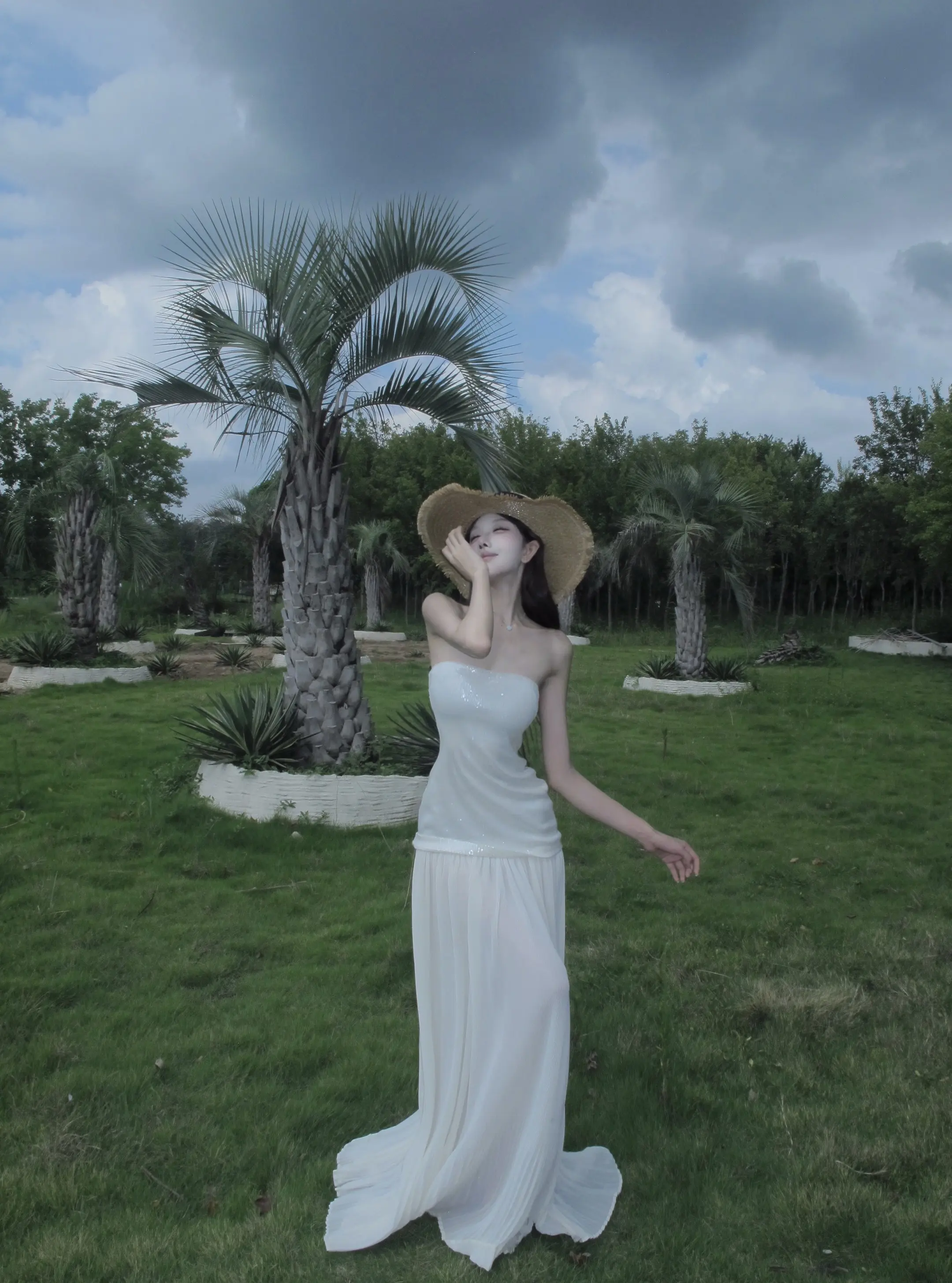 这个世界总不会对漂亮的女人 太绝情。