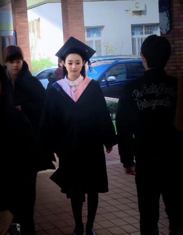 是俺们大学生宋暖 好萌好嫩😍😍 