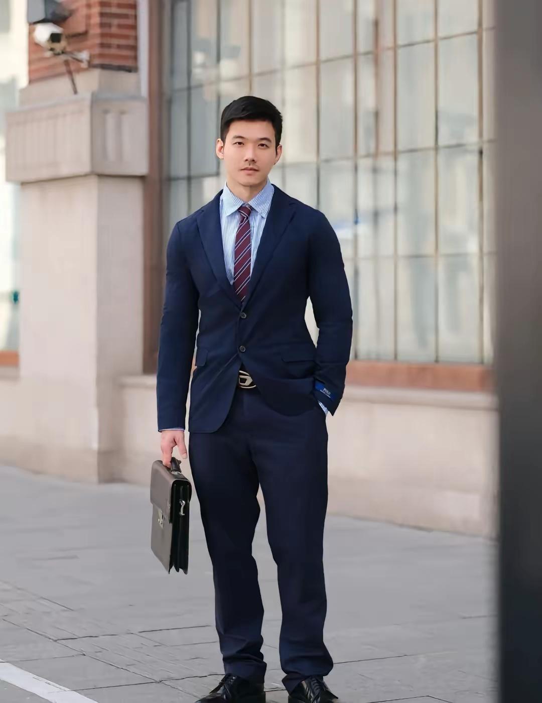 身材低于170厘米的男人真的不建意穿西服套装，哪怕你的颜值再怎么高，只要你穿上西