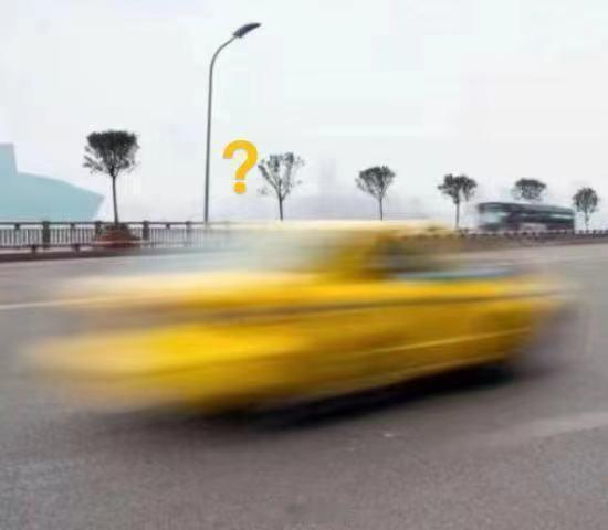 #谁能跑赢黄色法拉利#哈哈哈哈哈重庆的出租车叫黄色法拉利吗？这车开的都带幻影了[