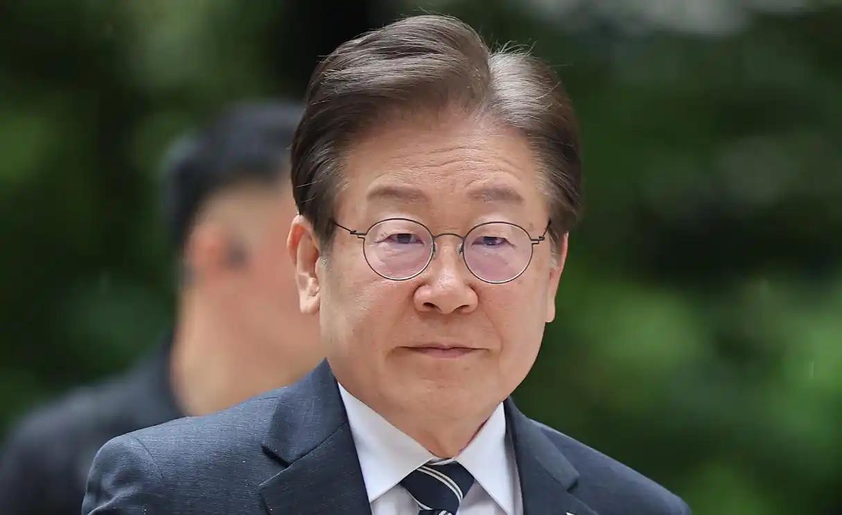 [下雨]韩国政坛即将大乱？李在明刚刚出手严惩了本国反华分子，转个身就发生军队集体