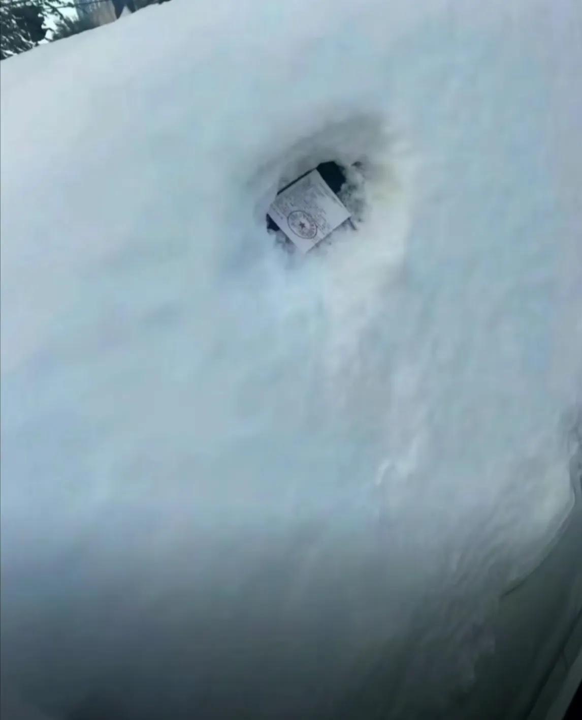 临近年关，山东迎来一场大雪，后天据说升级暴雪，就这样半个山东瘫痪了，都不会开车了