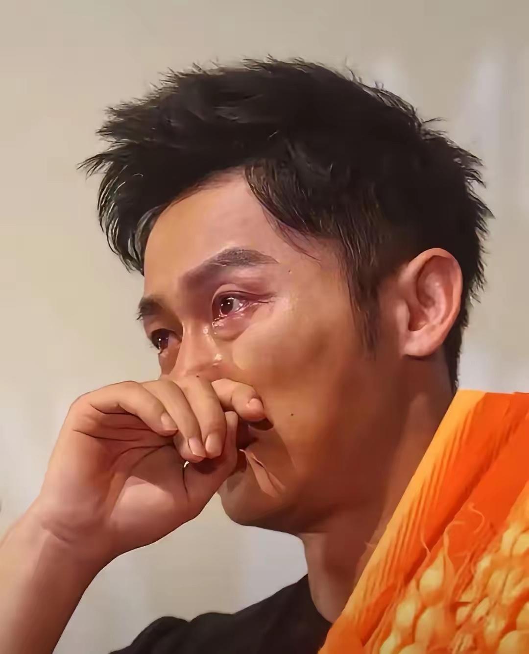 47岁李晨突然发博，字里行间全是藏不住的悲痛。
8月10日下午，他毫无预兆地更新