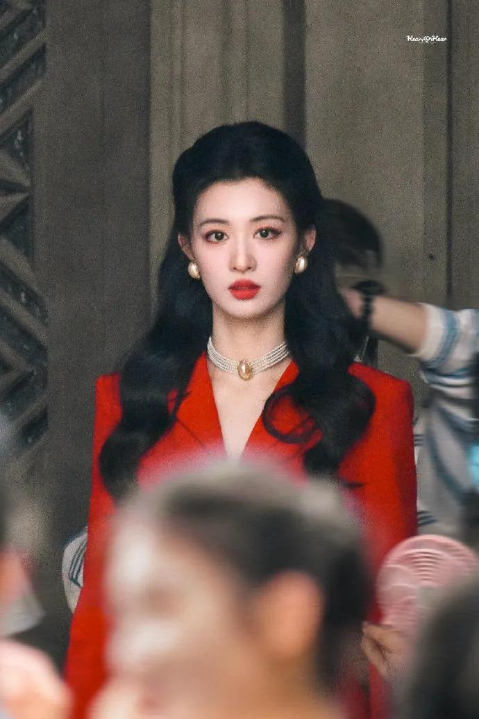 还得是中央电视台，一场晚会，直接对刘浩存和王楚然“黑转粉”了。
以前真是看不上两