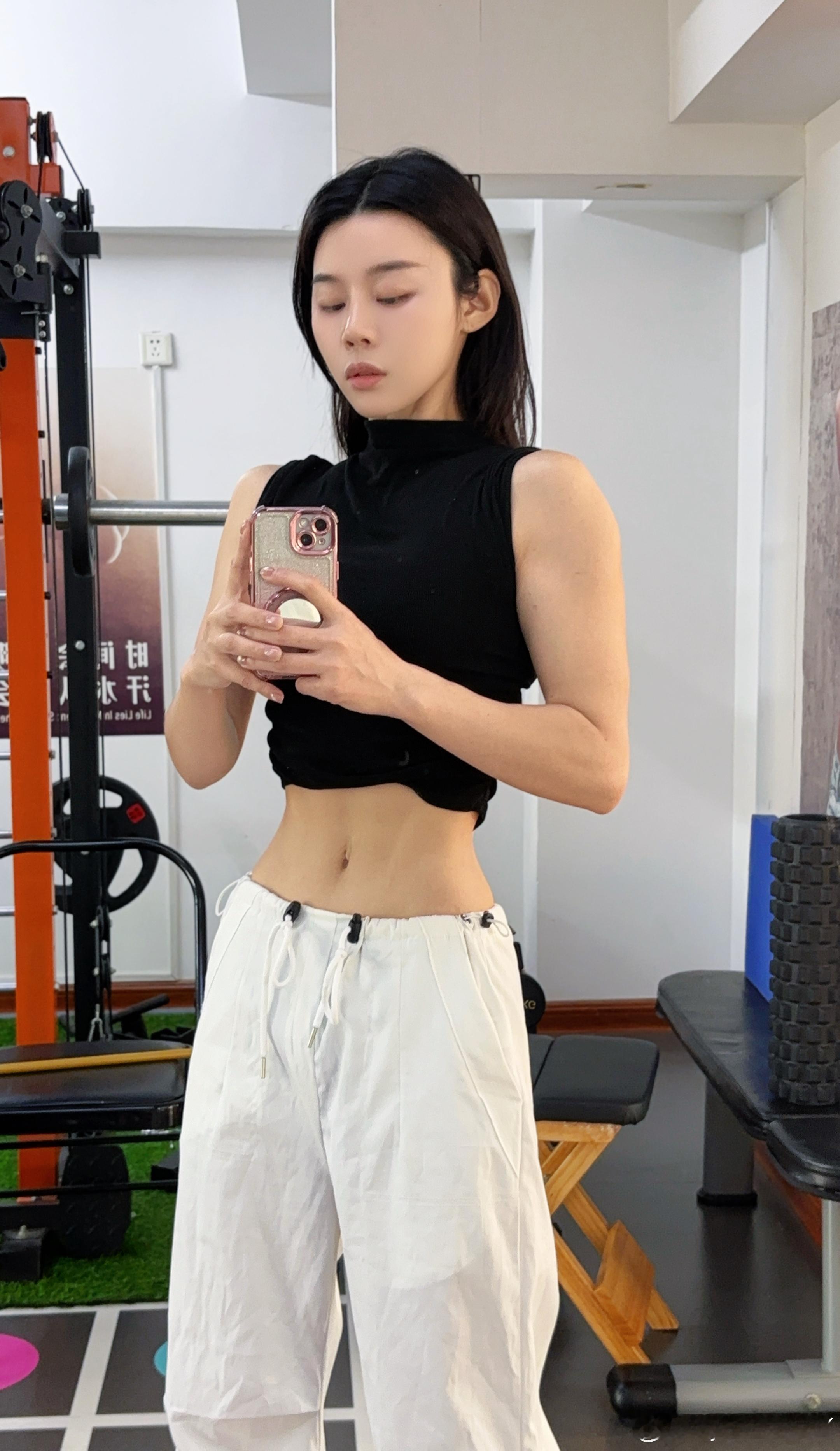 好喜欢自己这马甲线条马甲线﻿ ﻿健身打卡这一刻的小时光[超话]健身[超话] ​​