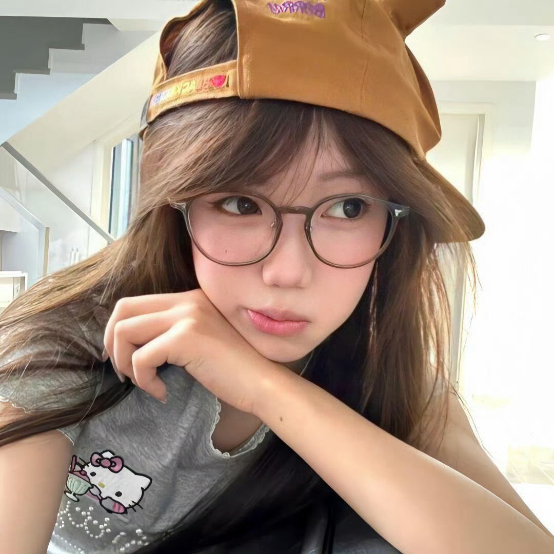 WeChat  ins小众女头｜氛围感女生头像𝐒𝐇𝐀𝐑𝐄🌿 ​ ​​