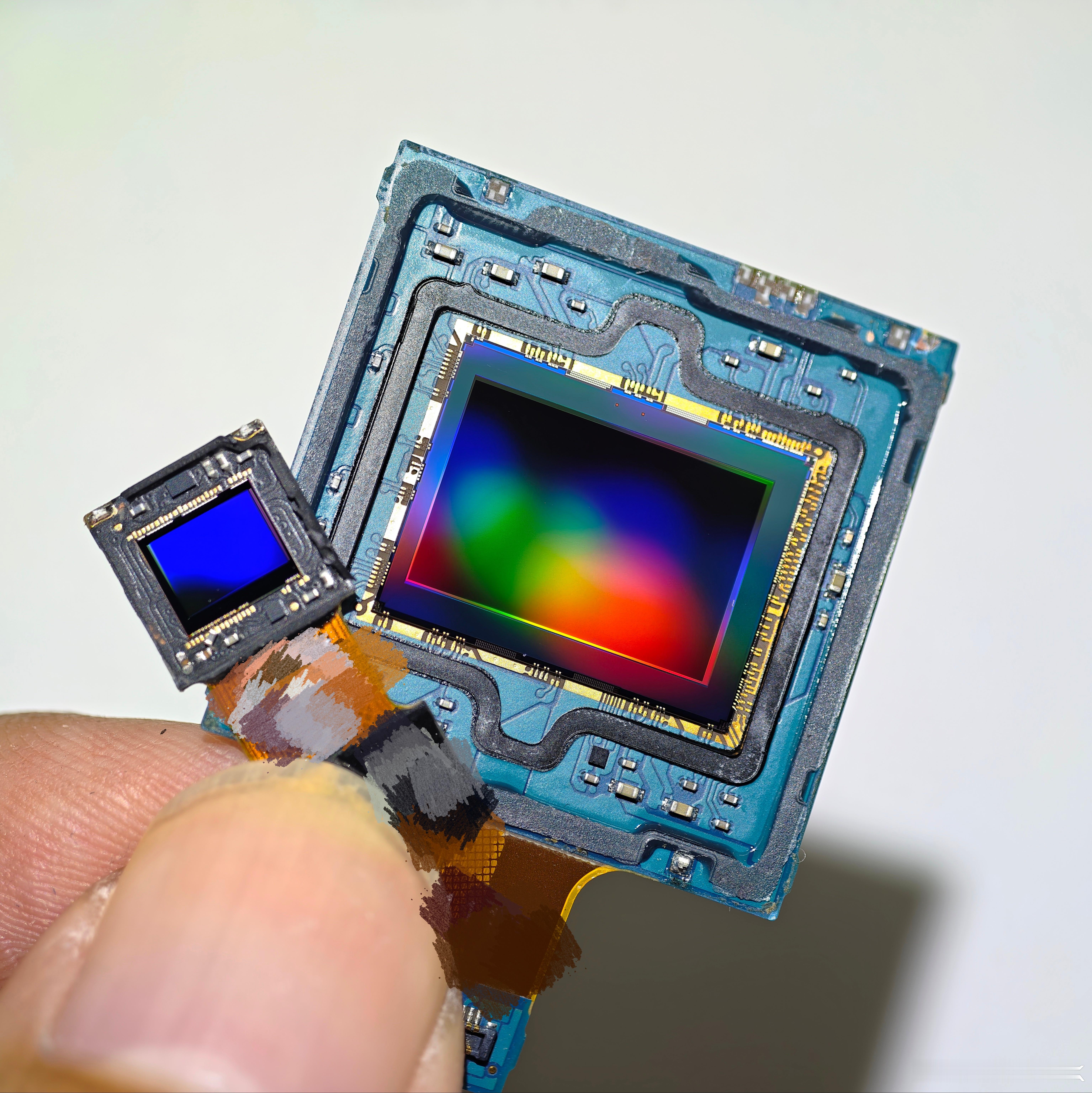 来，给老铁们拆一个索尼IMX363，就是谷歌Pixel 4上那颗，当年的相机机皇