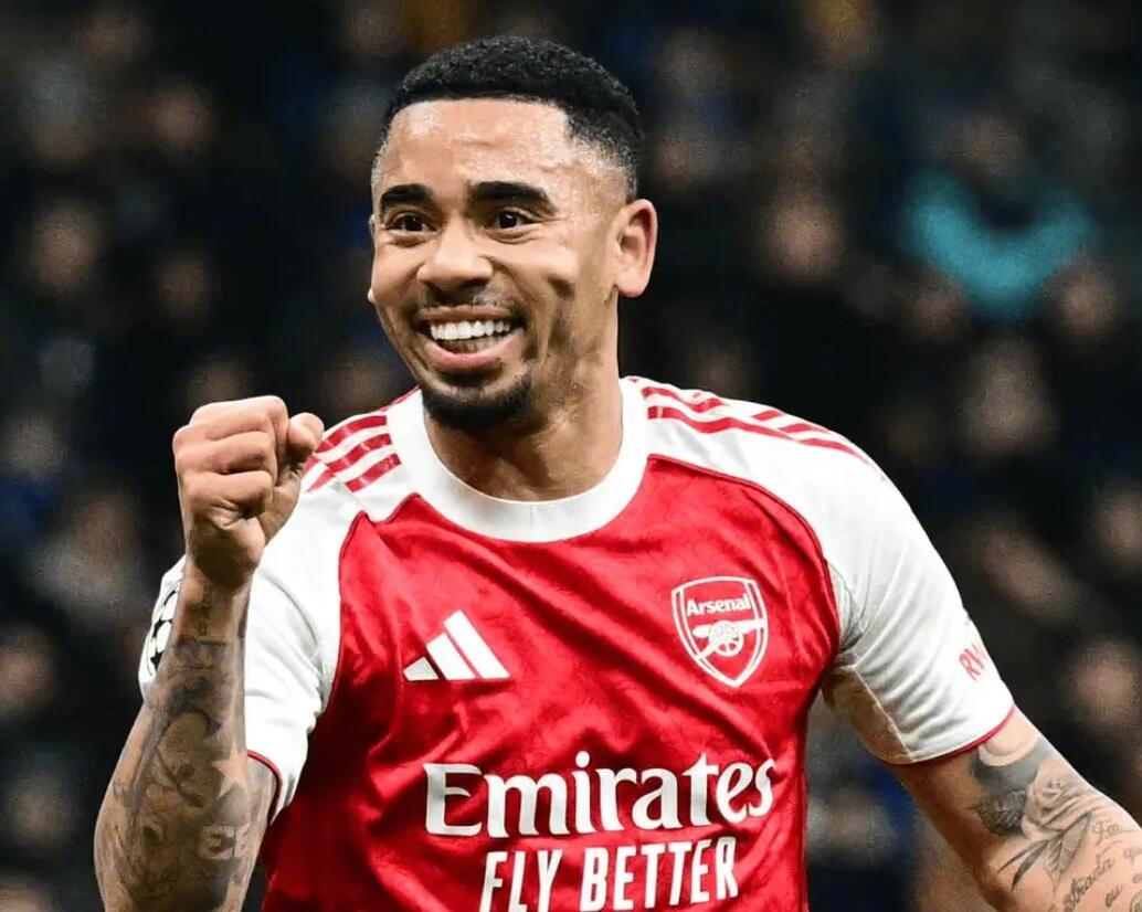 【镜报：热苏斯有望入选巴西世界杯名单，或挤掉里沙利松位置】英格兰媒体《镜报》主编