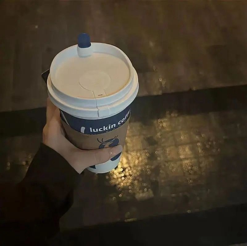 我不信一个男人的自尊能让他在真正喜欢的女人面前哭穷 我始终坚信 男的只要喜欢你绝