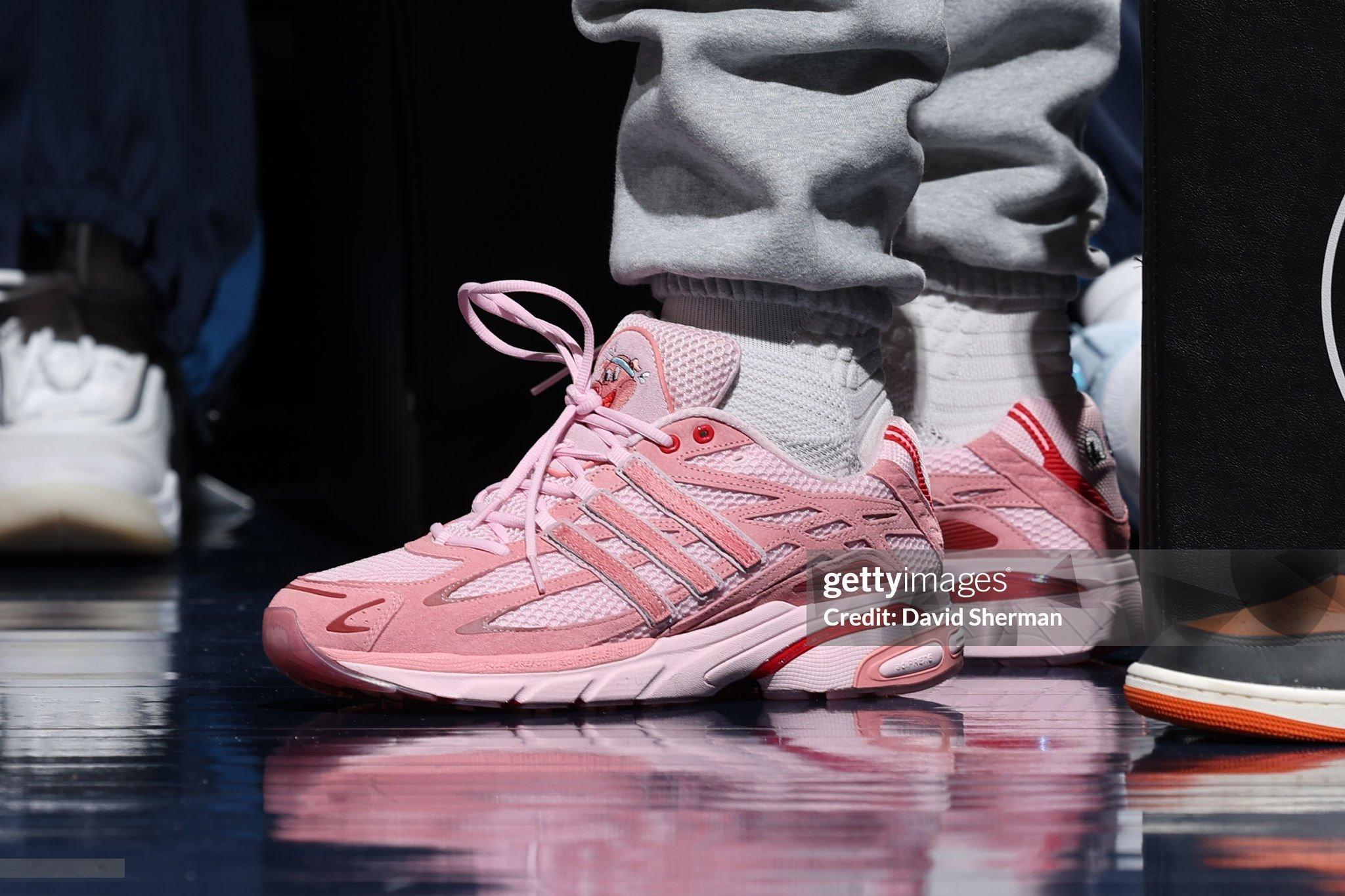 今日的库里 & 爱德华兹华子是Adidas与库里团队谈判中很重要的因素Curry