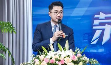 结识一位刚从企业离职的营销总监，在企业任职10几年了，企业这几年换成了老板的儿子